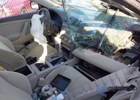 2007 Toyota Camry Le z USA, uszkodzony, nr VIN 4T1BE46KX7U511045